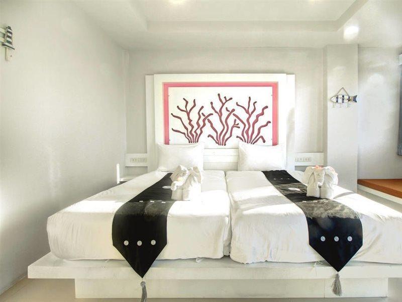 The Silk Hill 3*