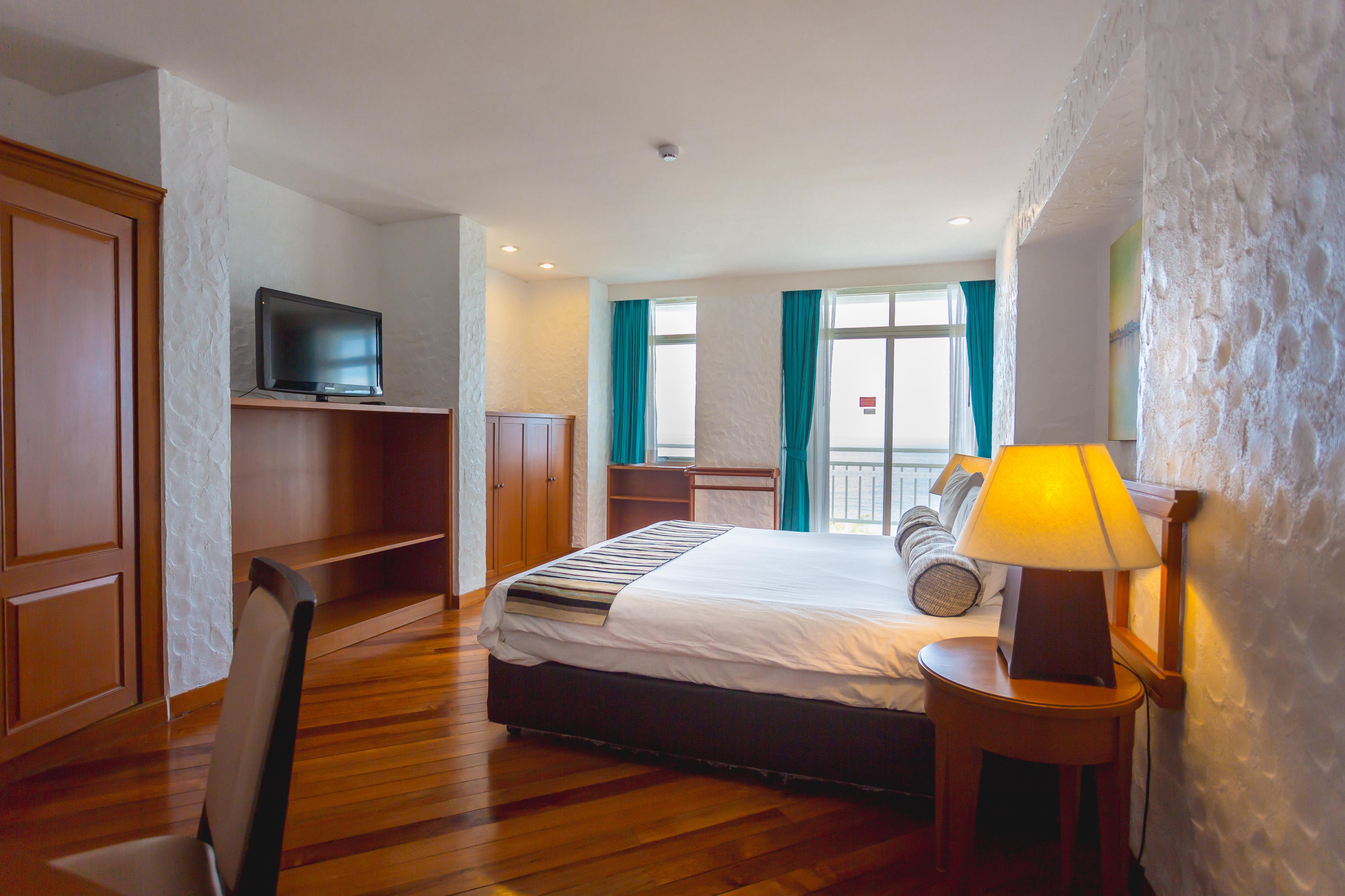 Waterfront Phuket By Centara Hotel Karon