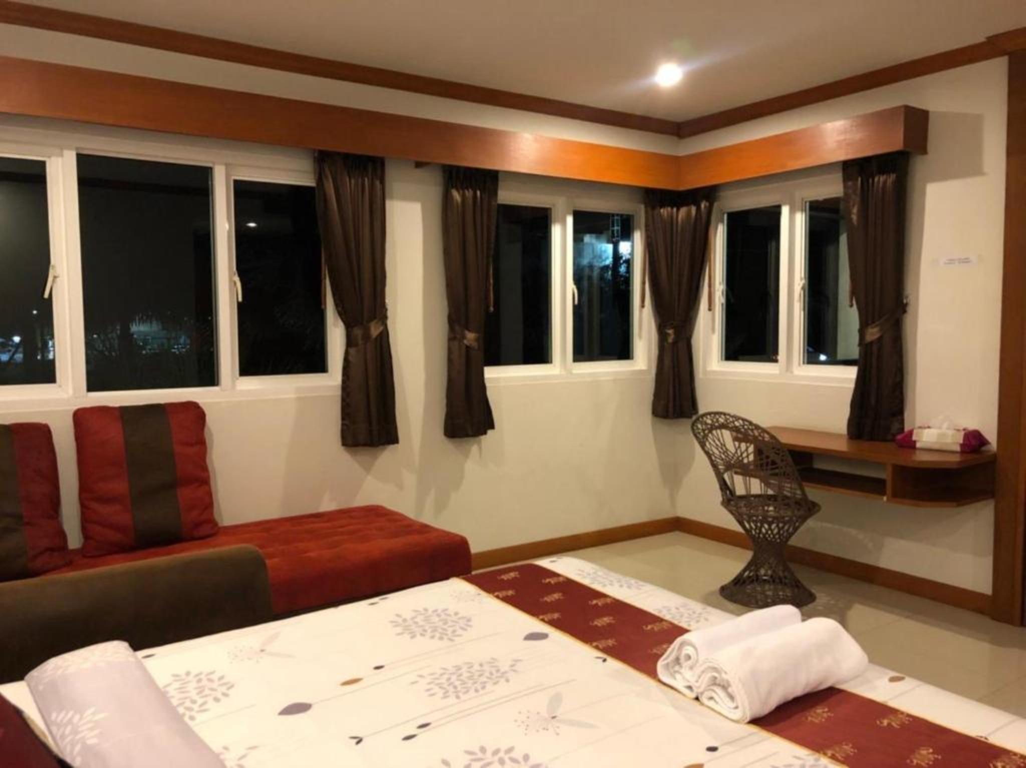Chollada Pantai Kamala