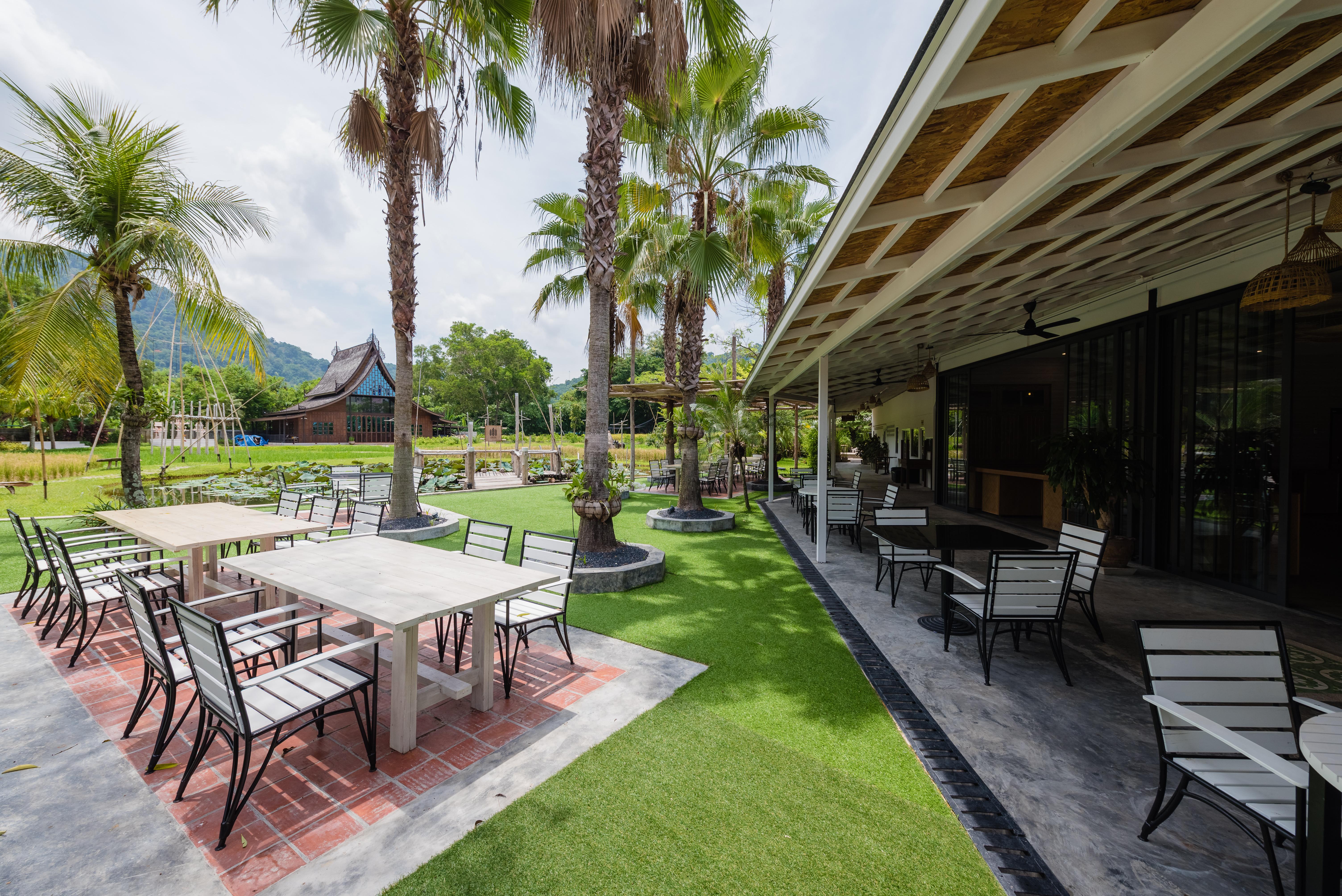Hotel Naina & - Sha Extra 4*