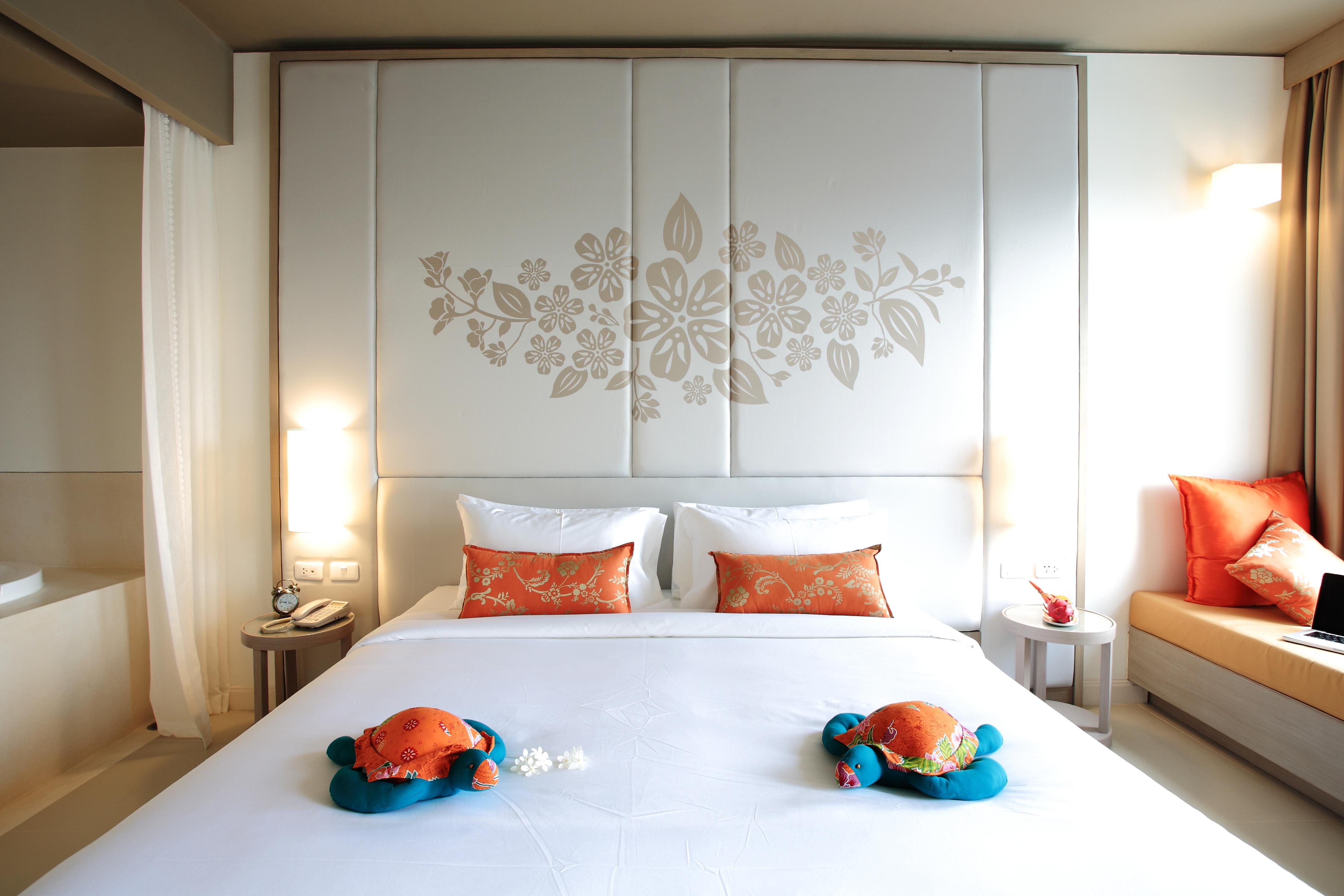 Proud Phuket, Naiyang 4*