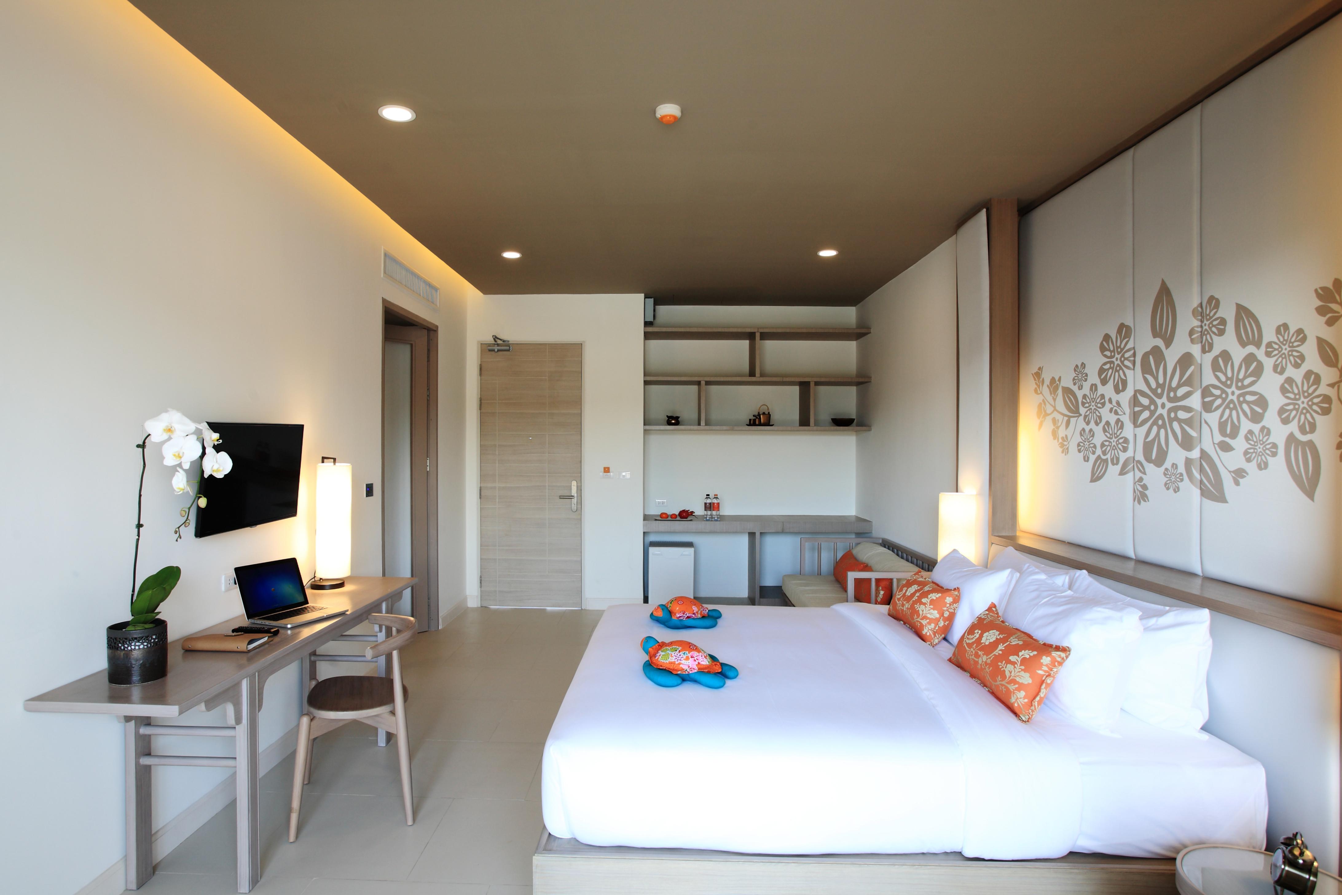 Proud Phuket, Naiyang Hotel 4*
