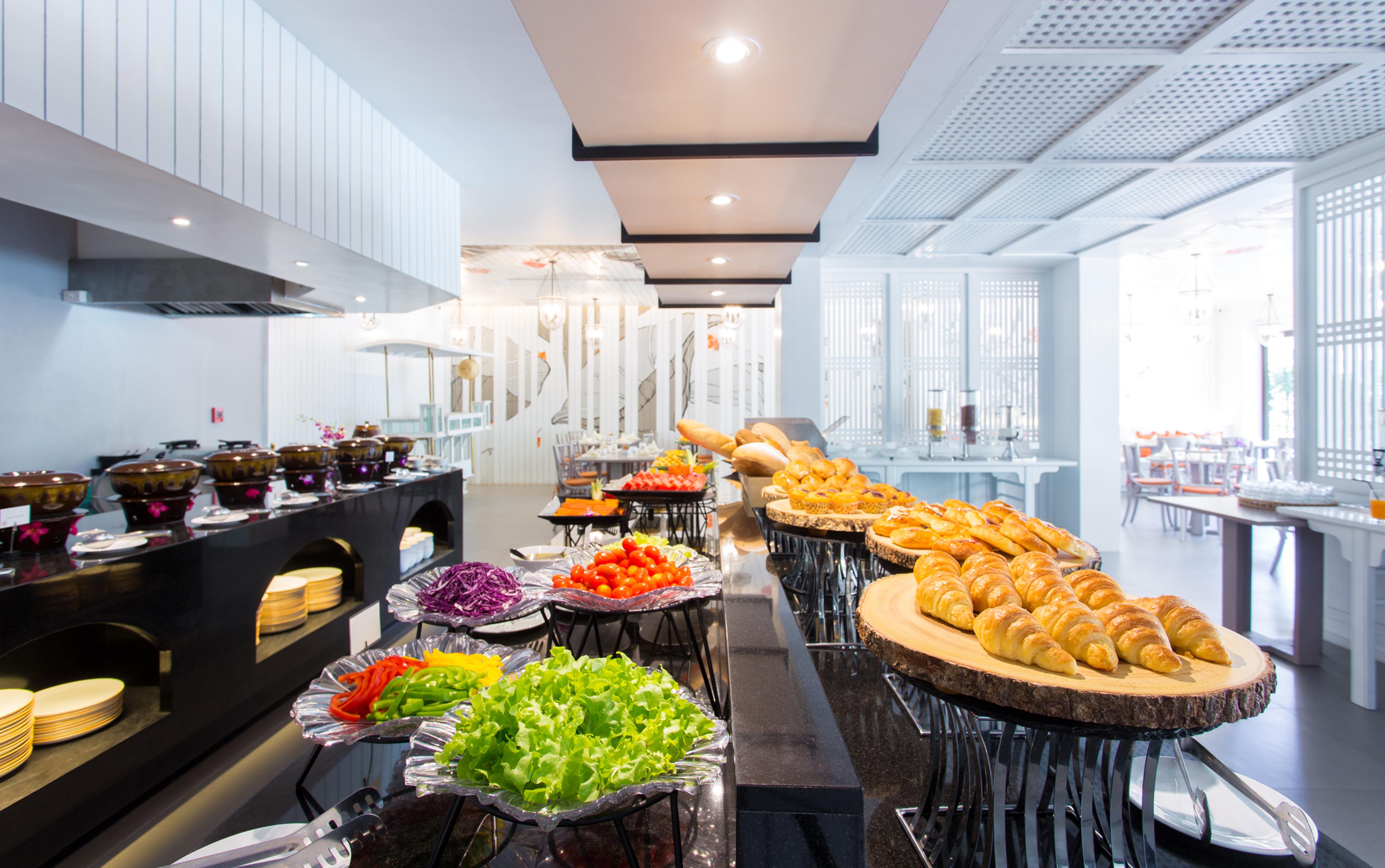 Hotel Proud Phuket, Naiyang 4*