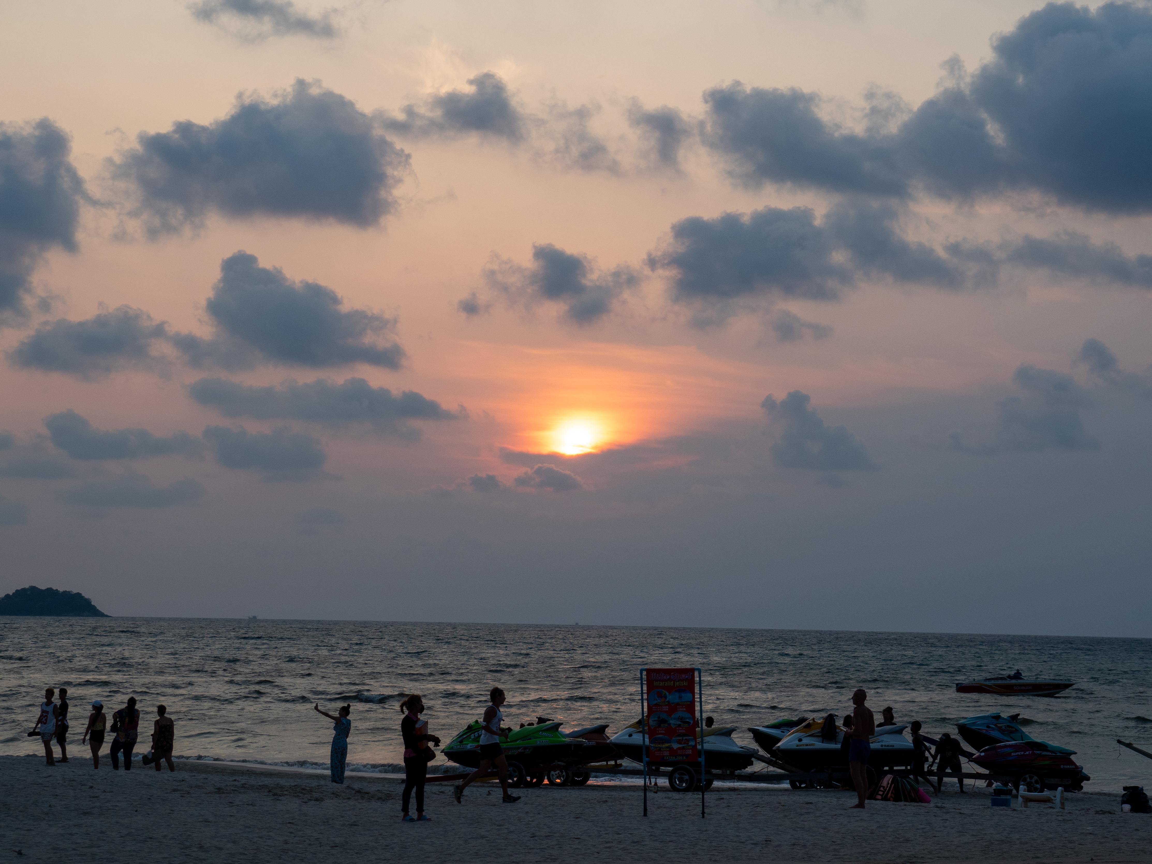 Days By Wyndham Beach 3*