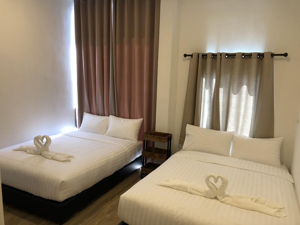 Glur Phuket Hotel 3*