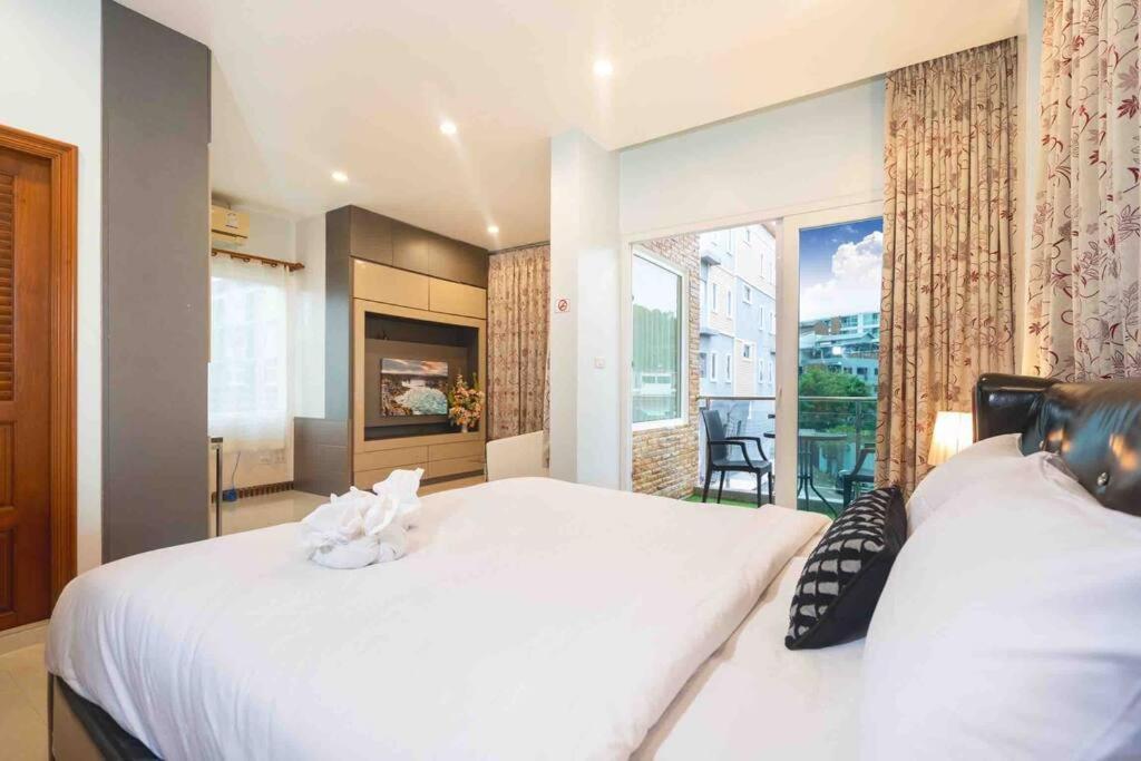 Spacious 4 Bedroom Vacation Rooftop Views * Patong