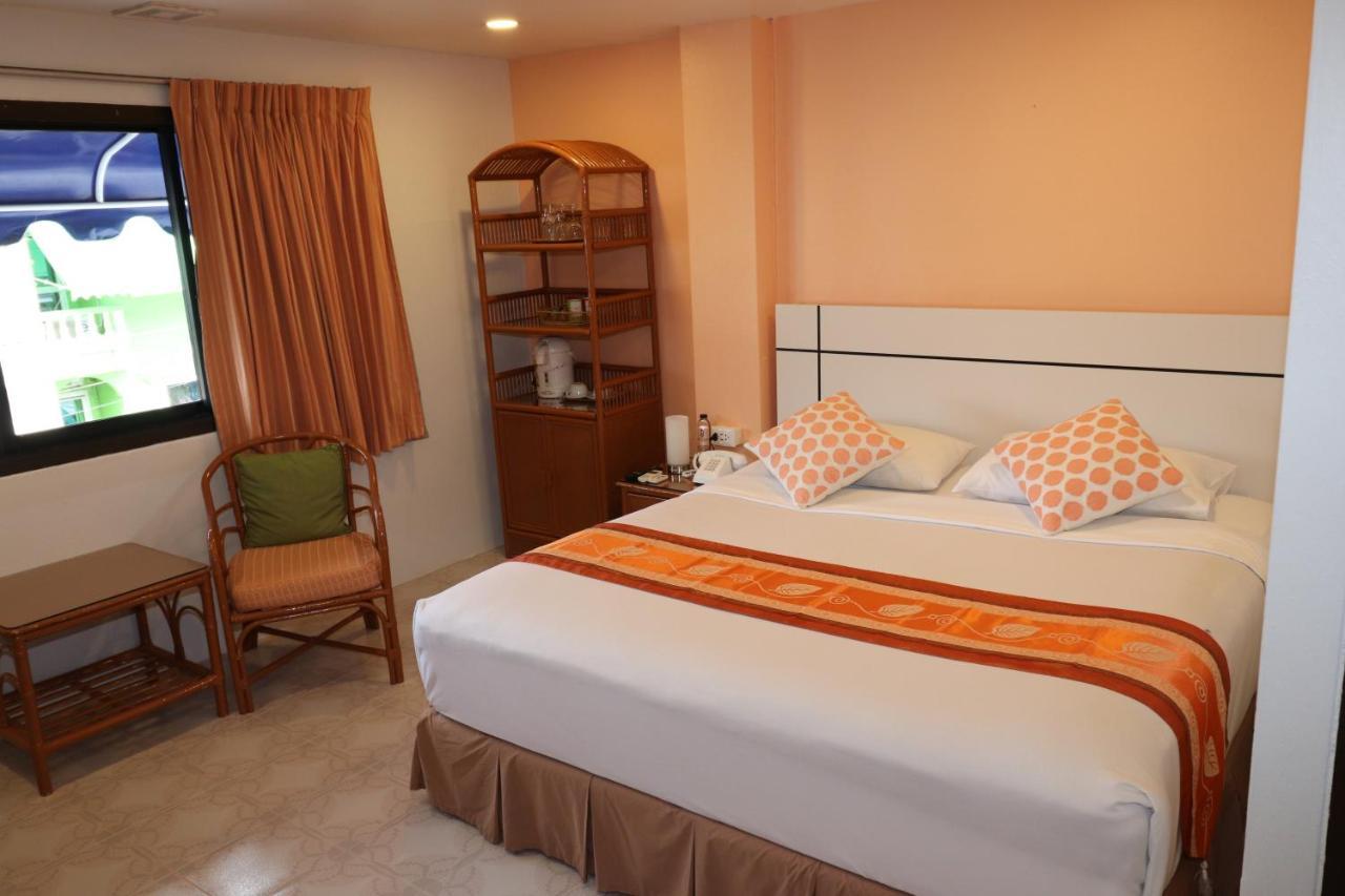 Summer Breeze Hotel