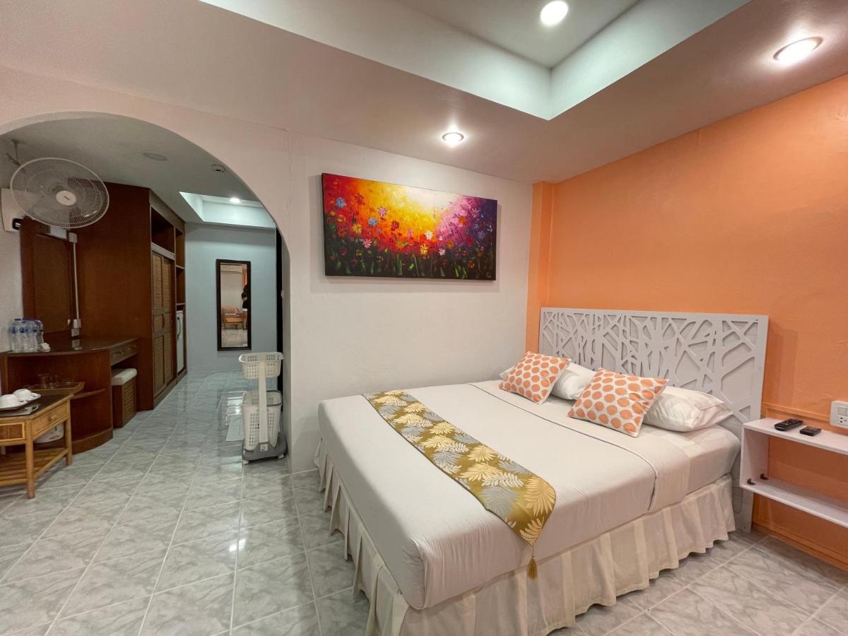 Summer Breeze Hotel