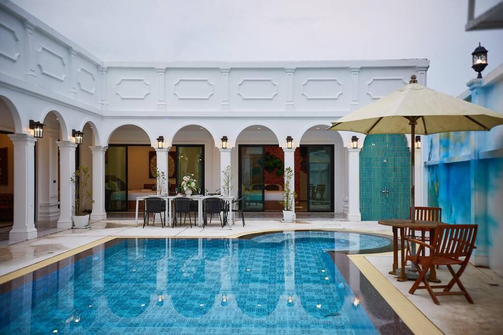 Villa White *