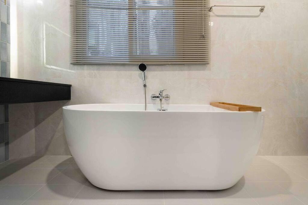Private 4br Model Center Patong