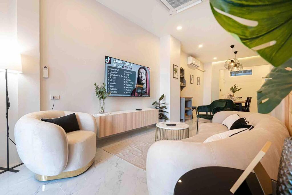 Private 4br Model Center