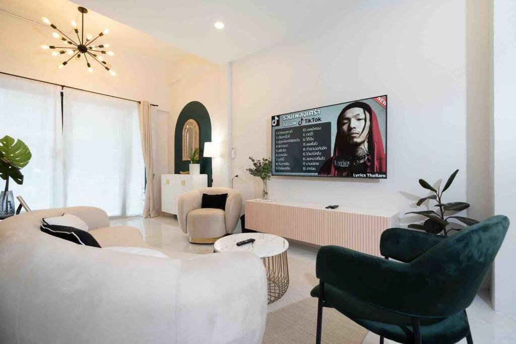 Private 4br Model Center Patong