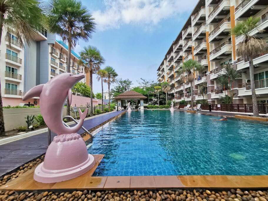 Location Near Jungceylon + Pool Access Apartment