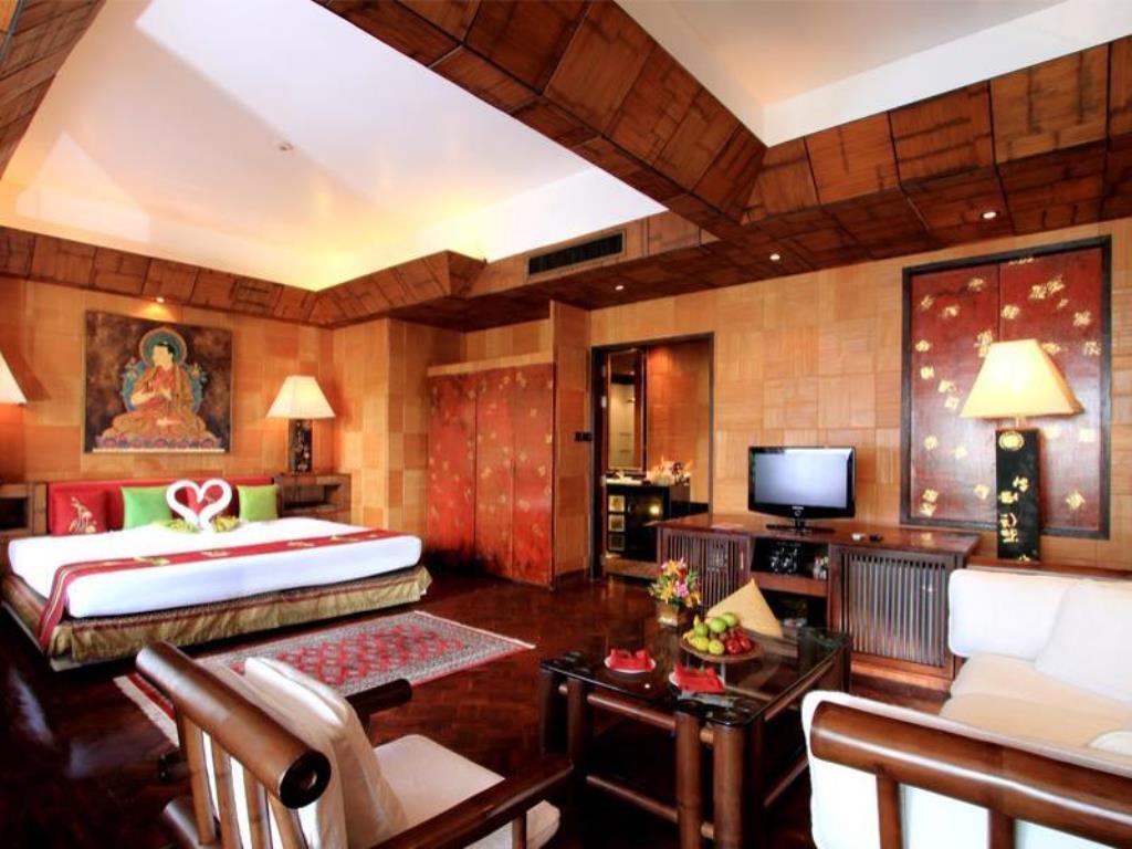 Mom Tri's Royale - Sha Plus Resort
