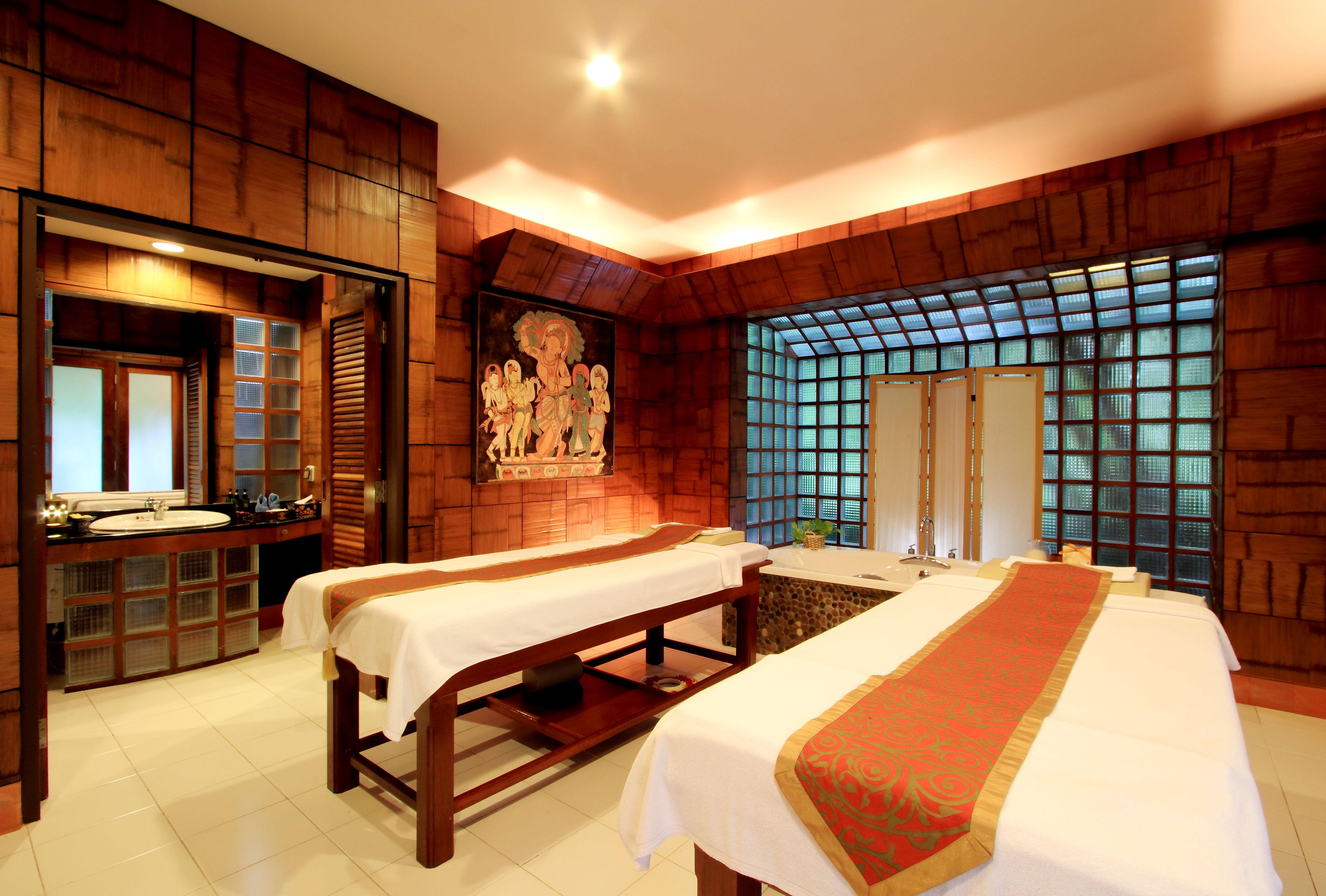 Mom Tri's Royale - Sha Plus Kata Beach (Phuket)