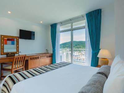 Waterfront Phuket By Centara Hotel Karon