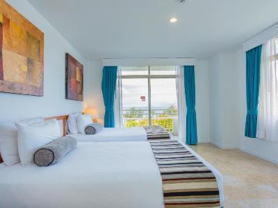 Waterfront Phuket By Centara 4*