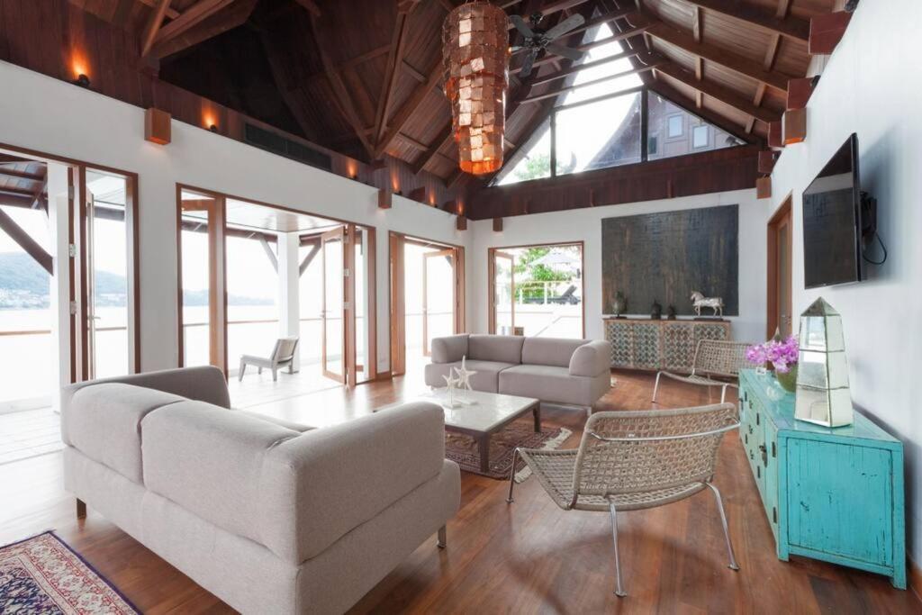 Nevaeh - Ocean Front Private Kamala Villa