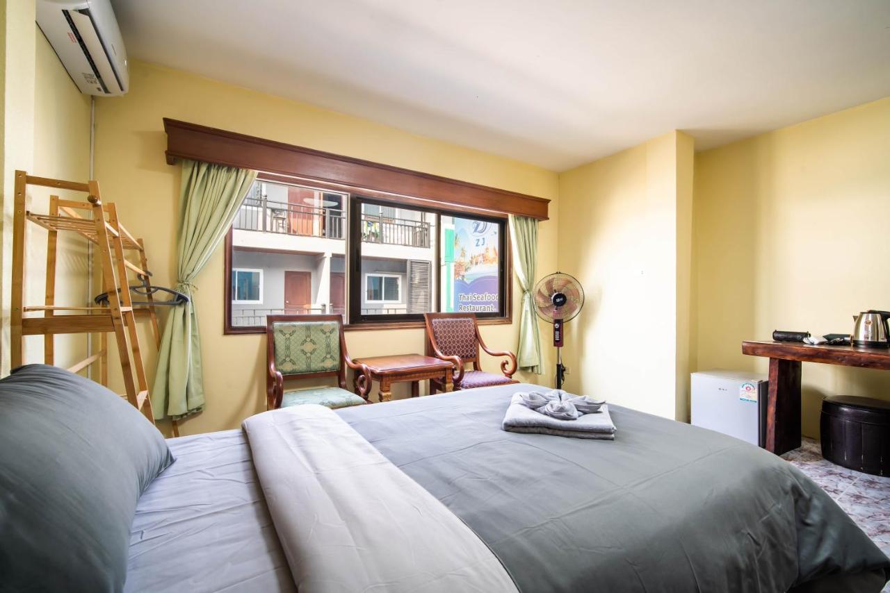 Aparthotel Zj House *
