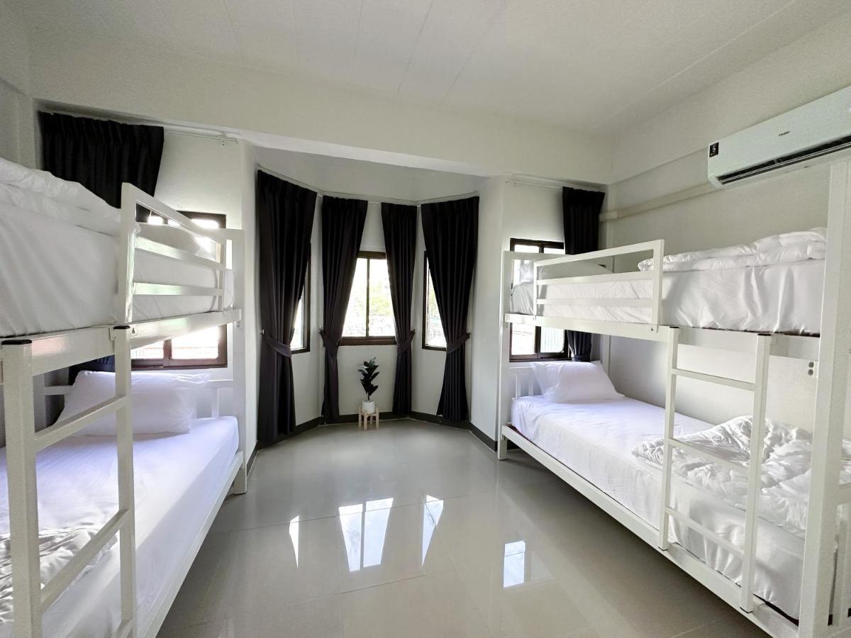 Hotel Montana & Phuket