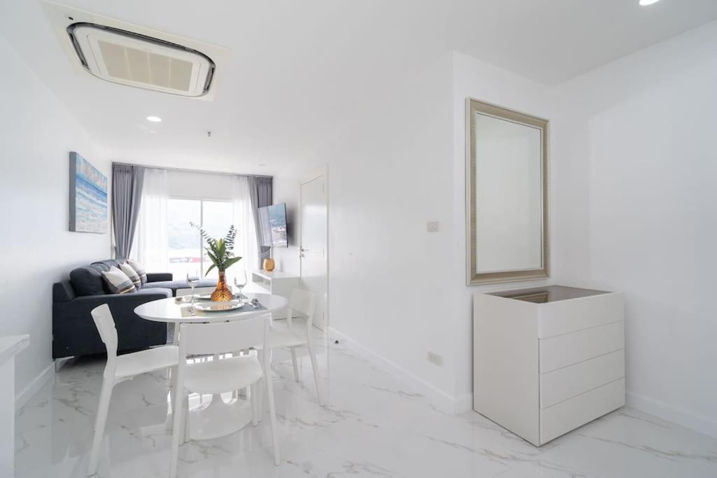 Tower 1-bedroom , 200 Meters From The Apartment *