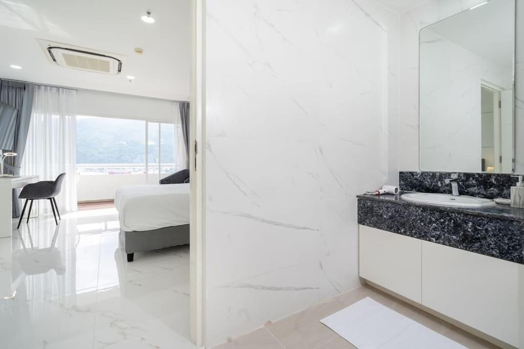 Tower 1-bedroom , 200 Meters From The Patong