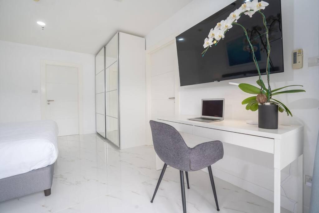 Apartment Tower 1-bedroom , 200 Meters From The Patong