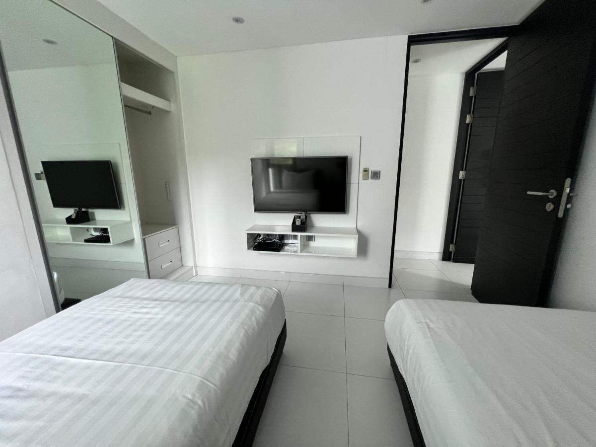 Twin Sands Penthouse Resort *