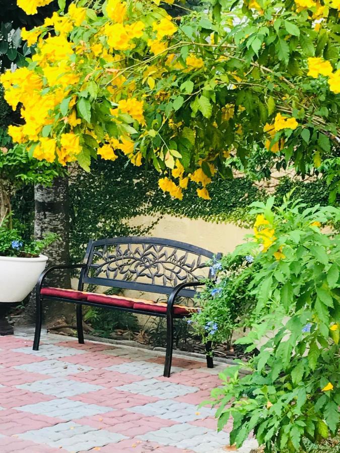 Guest House, Shared Pool, Private Bathroom And Kitchen Ferienhaus