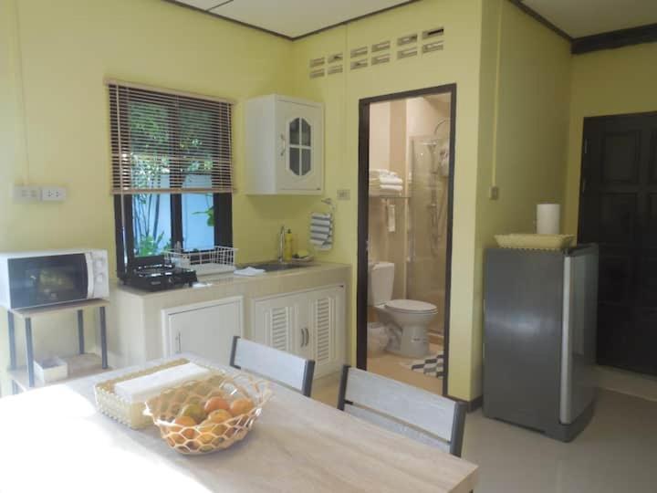 Ferienhaus Guest House, Shared Pool, Private Bathroom And Kitchen Phuket