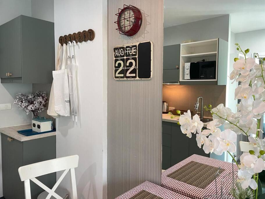 Zcape1 At Boat Avenue By Lofty