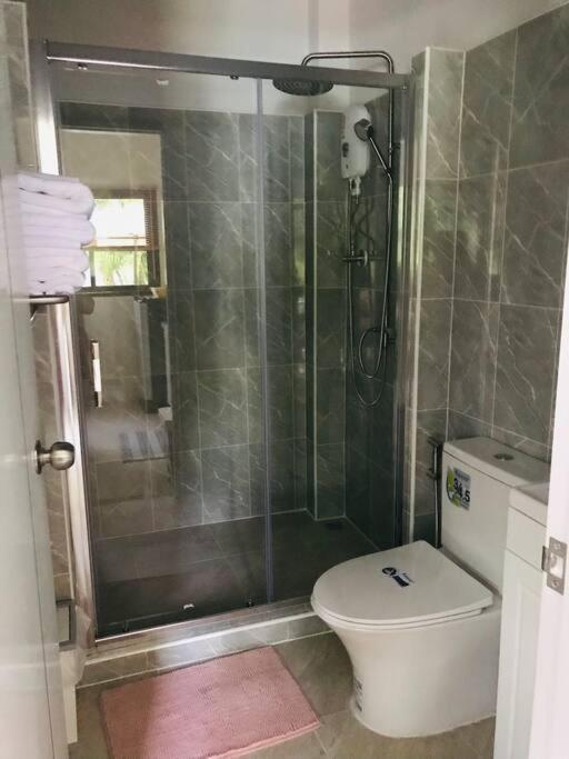 Summer House,shared Pool, Private Bathroom And Kitchen