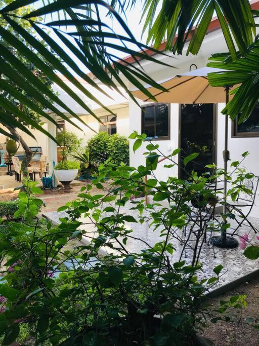 Summer House,shared Pool, Private Bathroom And Kitchen Holiday home *