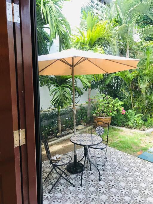 Summer House,shared Pool, Private Bathroom And Kitchen