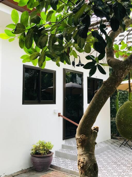 Summer House,shared Pool, Private Bathroom And Kitchen