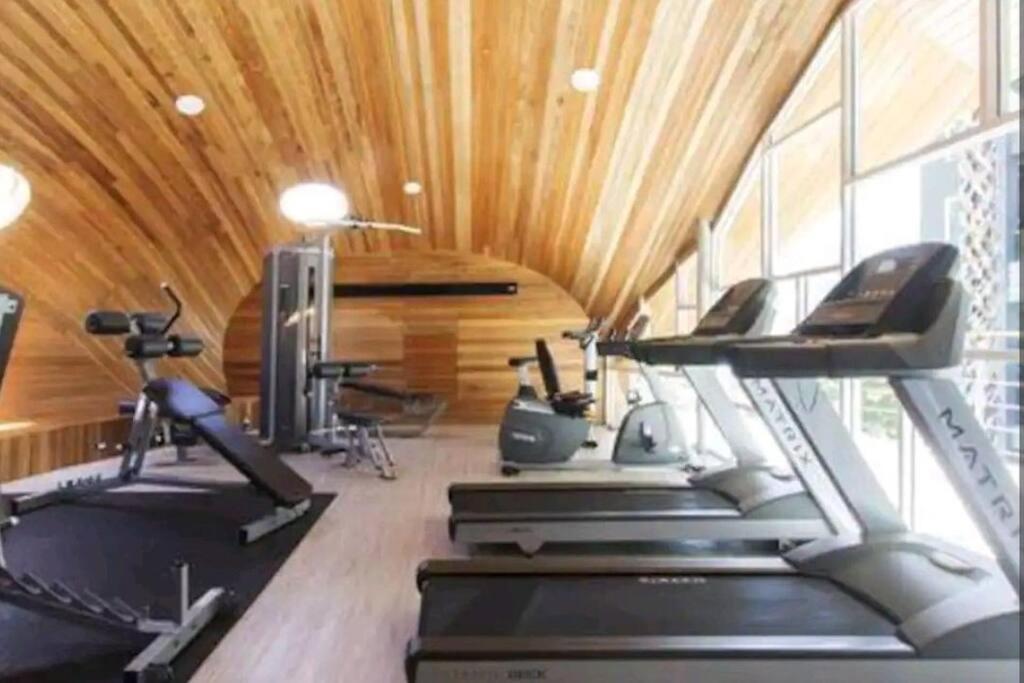Exceptionnel Et Rare Emerald Terrace Apartment *