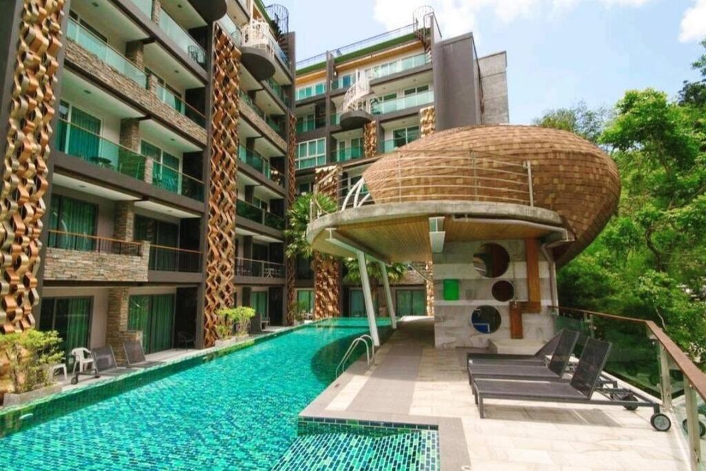 Exceptionnel Et Rare Emerald Terrace