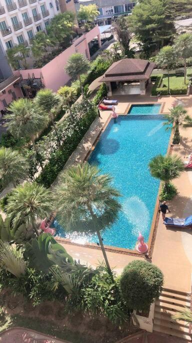 Quiet Near Night Life & Good Food Apartment