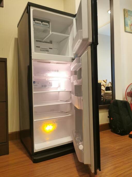 Quiet Near Night Life & Good Food Apartment *