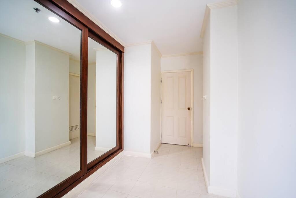 Tower Superior Seaview 3br- 2302 Apartment Patong