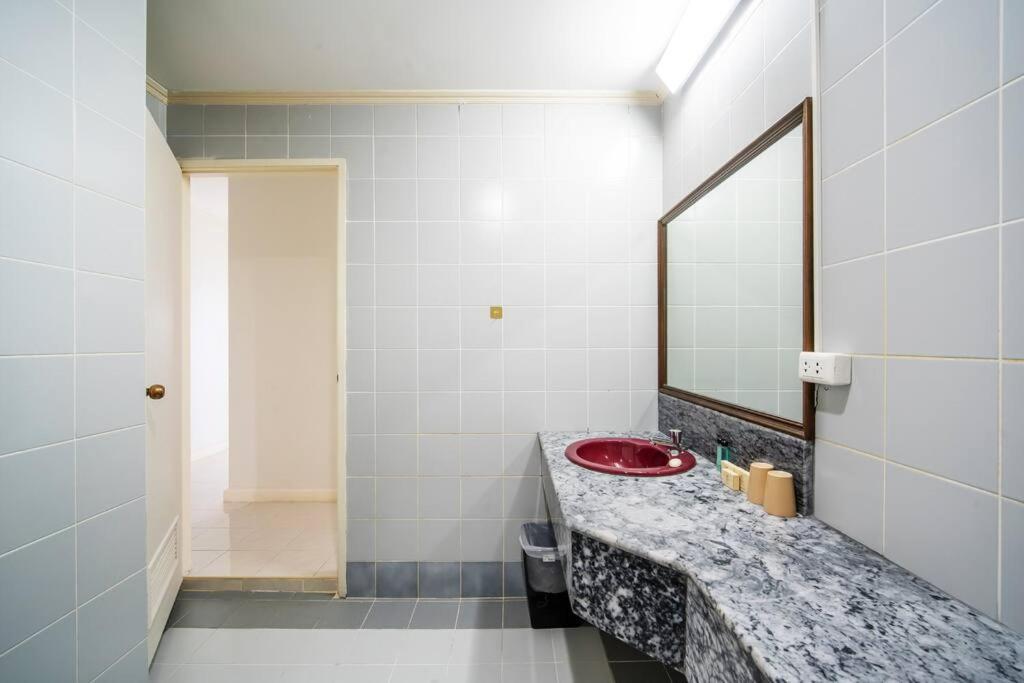 Tower Superior Seaview 3br- 2302 *