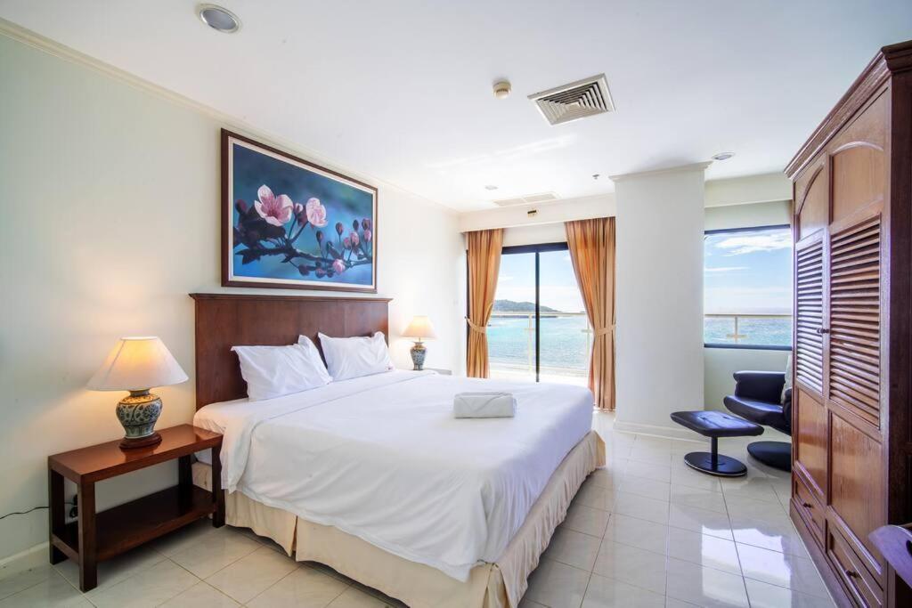 Tower Superior Seaview 3br- 2302 *