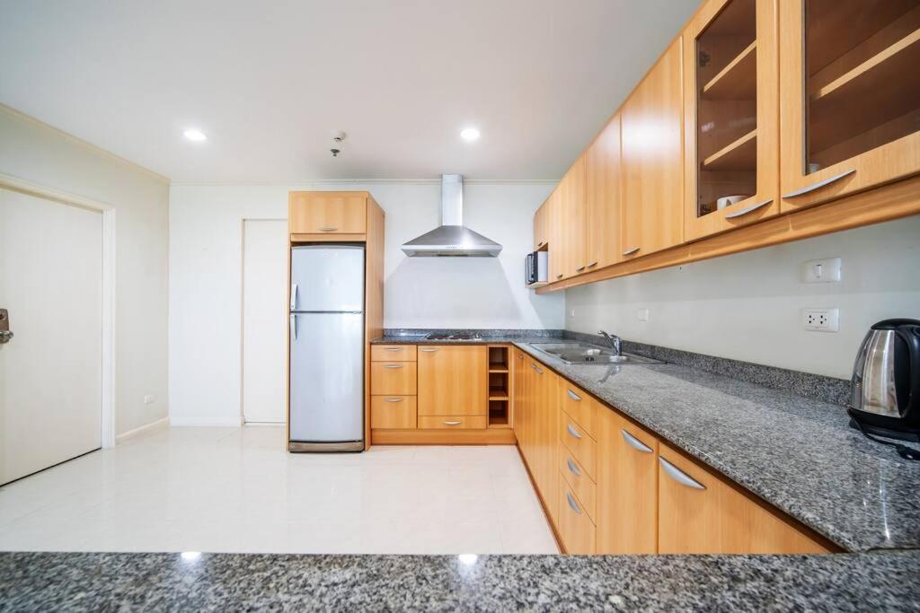 Tower Superior Seaview 3br- 2302