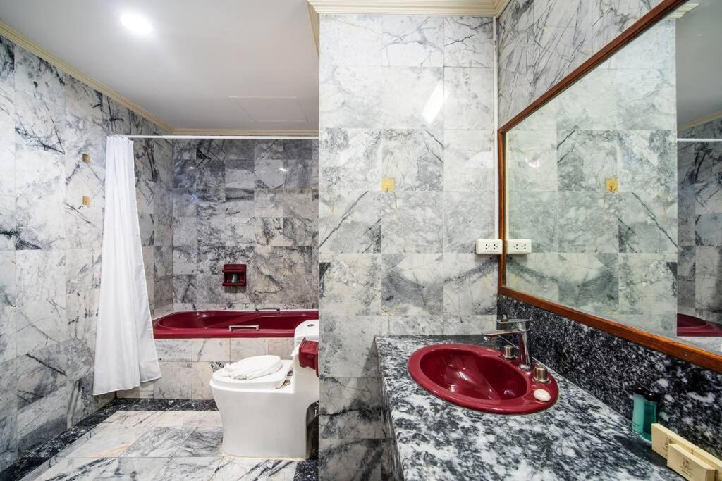 Apartment Tower Superior Seaview 3br- 2302