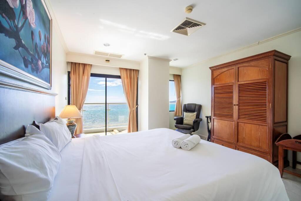 Tower Superior Seaview 3br- 2302 Apartment