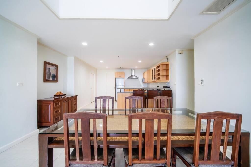 Apartment Tower Superior Seaview 3br- 2302 *