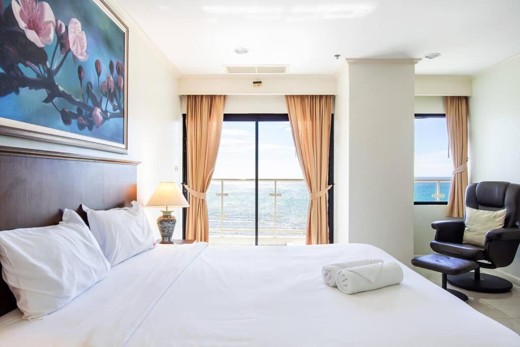 Tower Superior Seaview 3br- 2302 Patong
