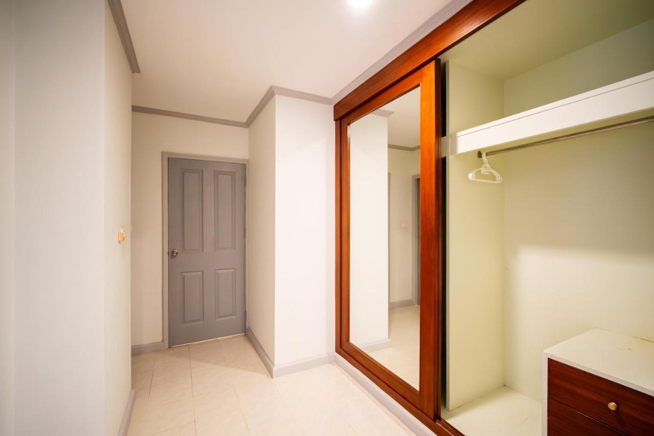 Apartment Tower Superior Seaview 3br-2401 *