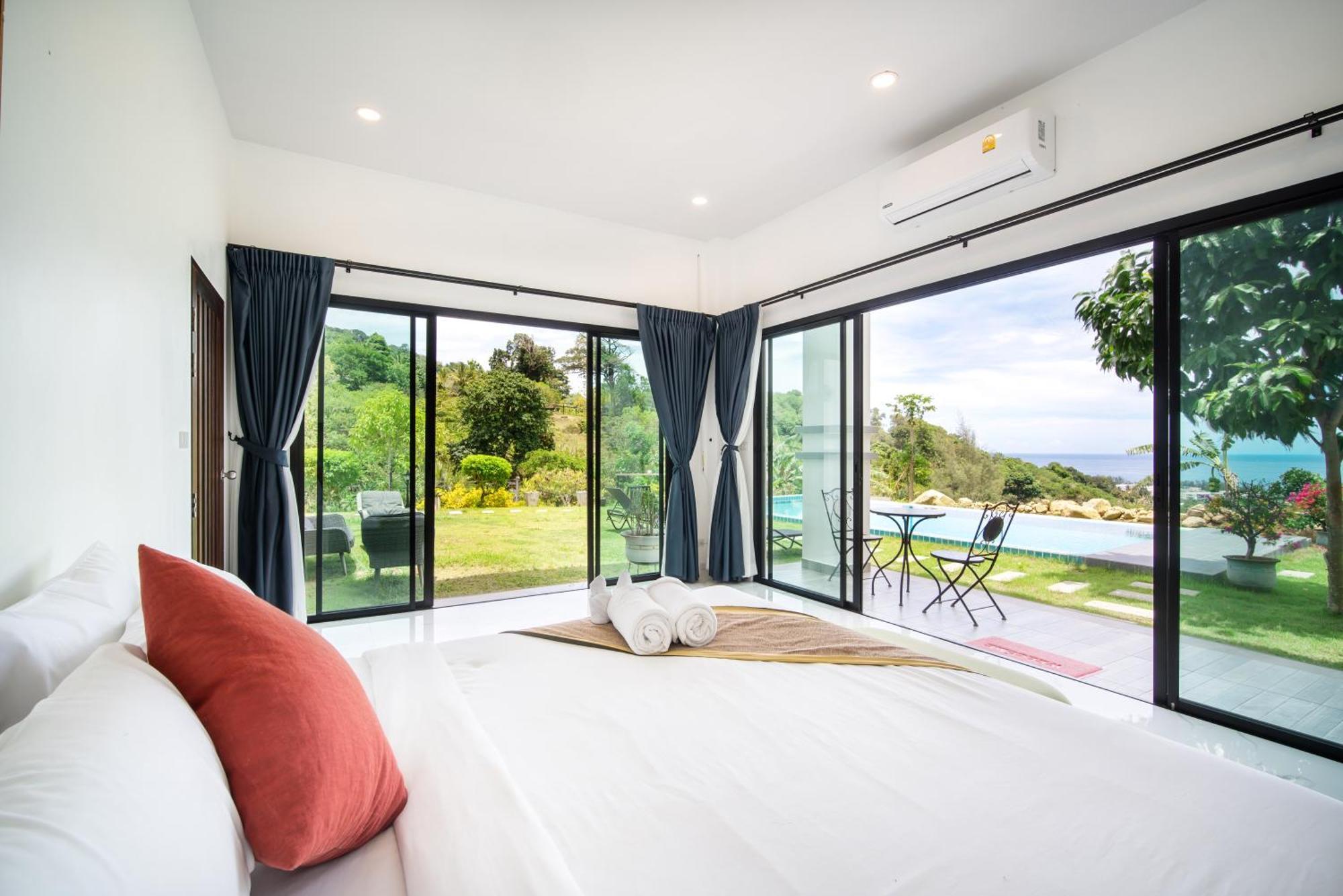 Horizon: Coastal Charm Villa
