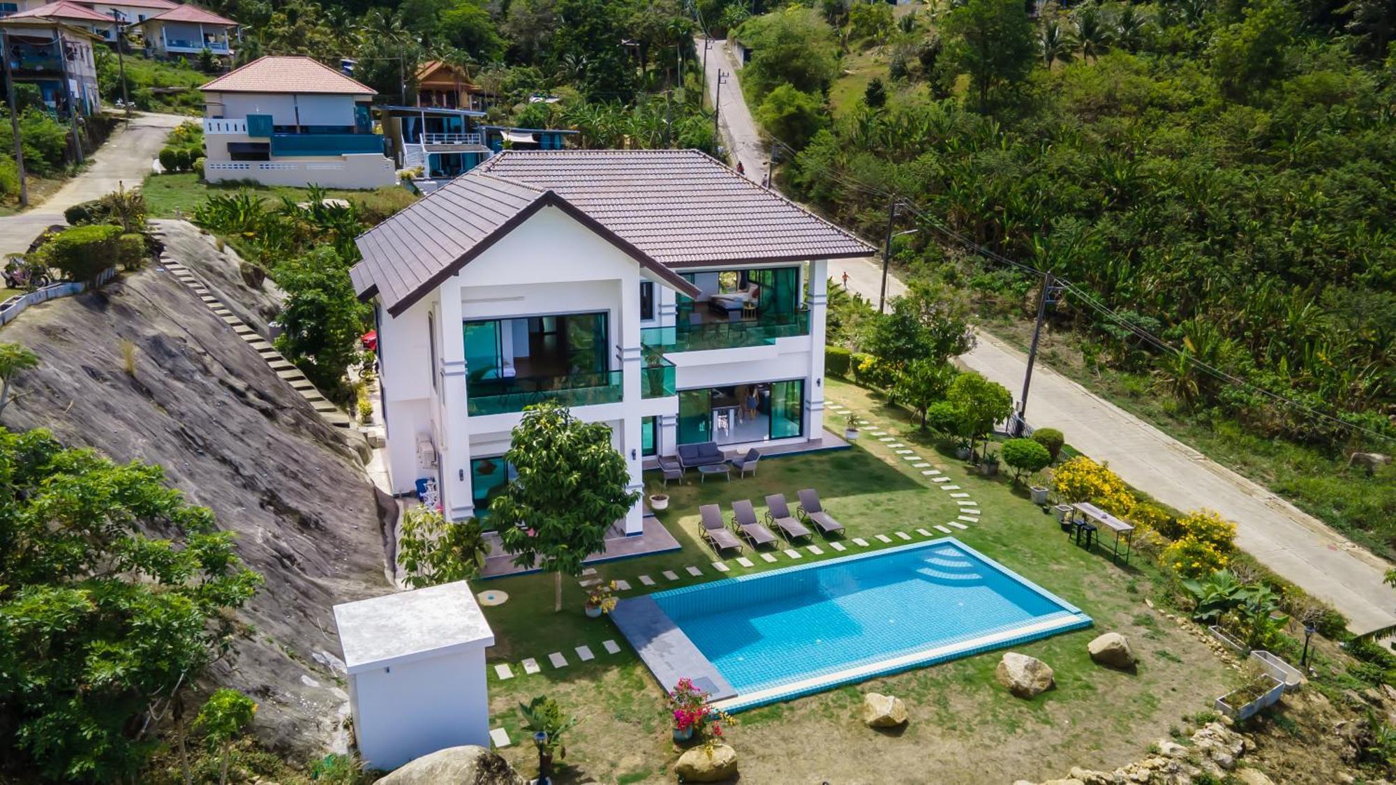 Horizon: Coastal Charm Villa *